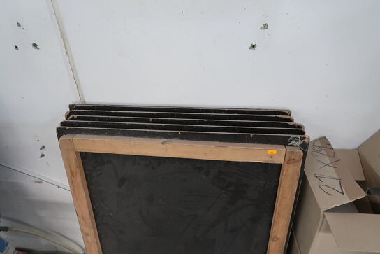 Lagerreol med div. Reservedele og varelager