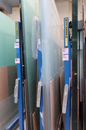 Div. Glas i reolssytem (reolsystem medfølger ikke)