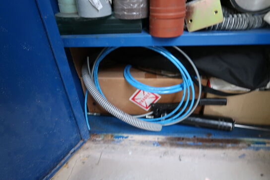 Stålskab med div. Reservedele