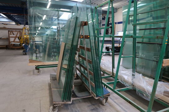 4 stk. opbevaringsvogne med div. Glas