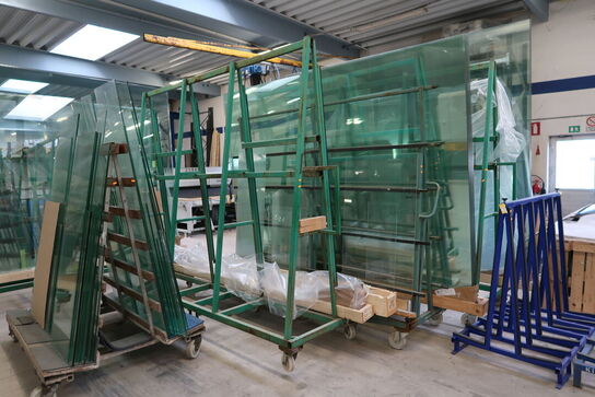 4 stk. opbevaringsvogne med div. Glas