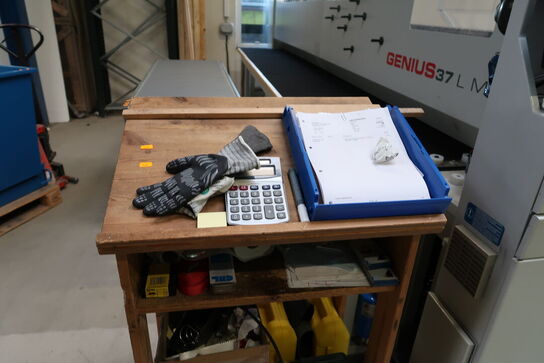 Skrivepult med indhold