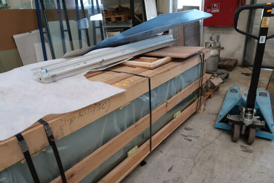 2 stk. opbevaringskasser med div. Glas