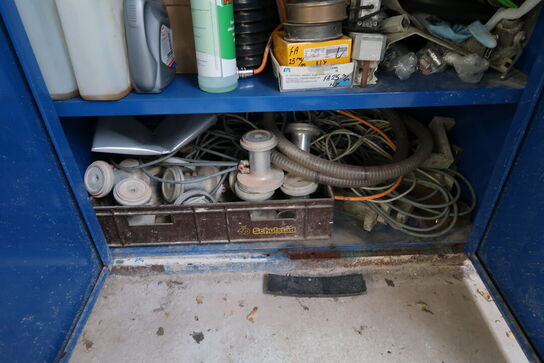 Stålskab med div. Reservedele