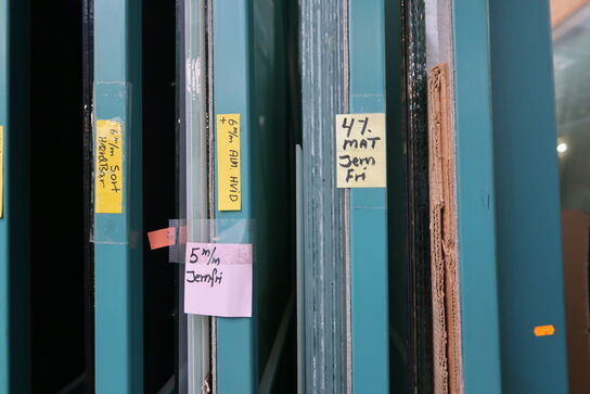 Div. Glas i reolssytem (reolsystem medfølger ikke)