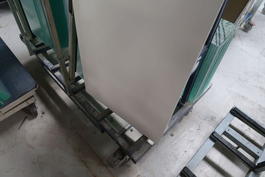 3 stk. opbevaringsstativer med div. Glas