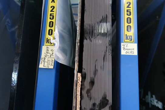 Div. Glas i reolssytem (reolsystem medfølger ikke)