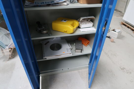 Stålskab med indhold