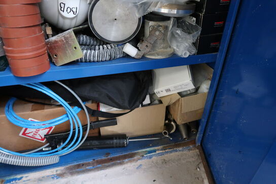 Stålskab med div. Reservedele