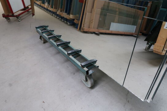 Opbevaringsvogn med div. Glas