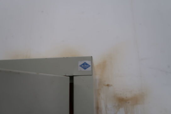 Stålskab med div. Varelager