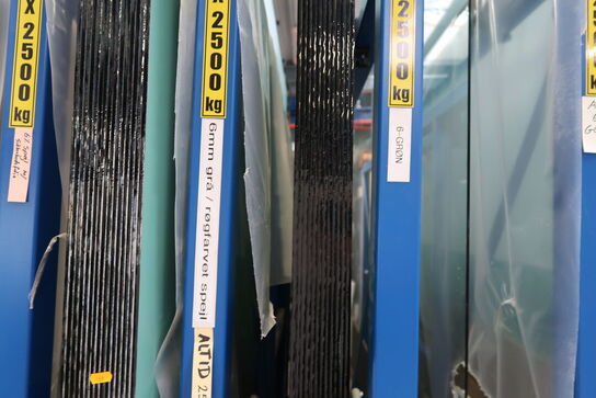 Div. Glas i reolssytem (reolsystem medfølger ikke)