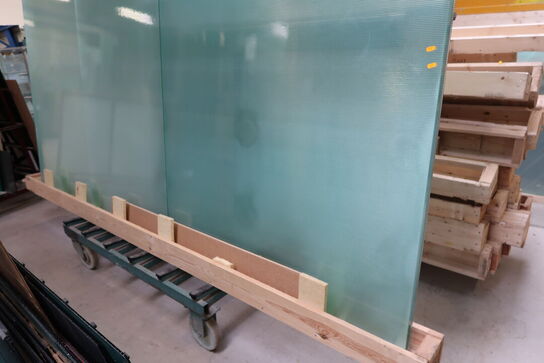 Opbevaringsvogn med div. Glas