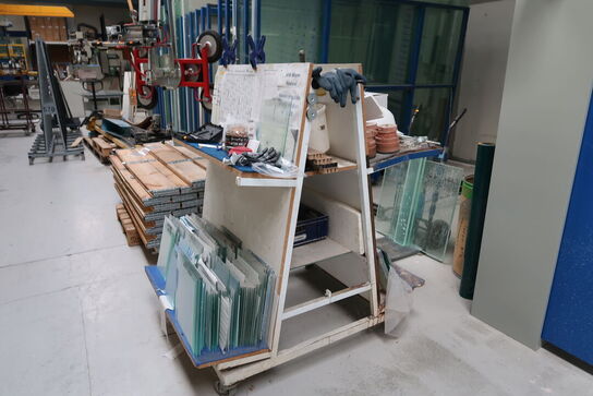 Opbevaringsvogn med div. Glas og værktøj