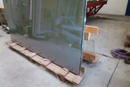 2 stk. opbevaringsstativer med div. Glas