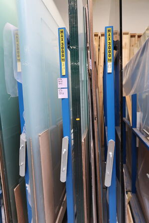 Div. Glas i reolssytem (reolsystem medfølger ikke)