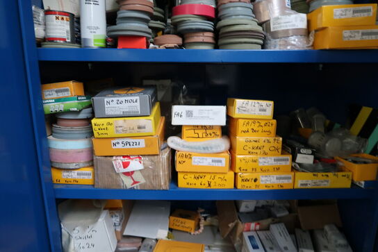 Stålskab med div. Reservedele