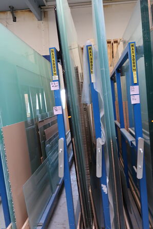 Div. Glas i reolssytem (reolsystem medfølger ikke)