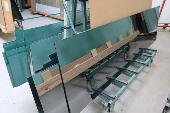 Opbevaringsvogn med div. Glas