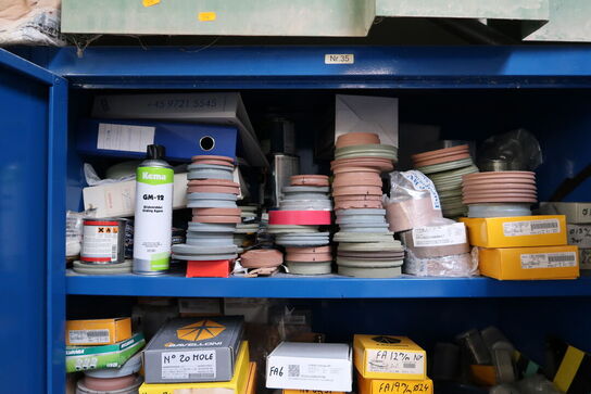 Stålskab med div. Reservedele