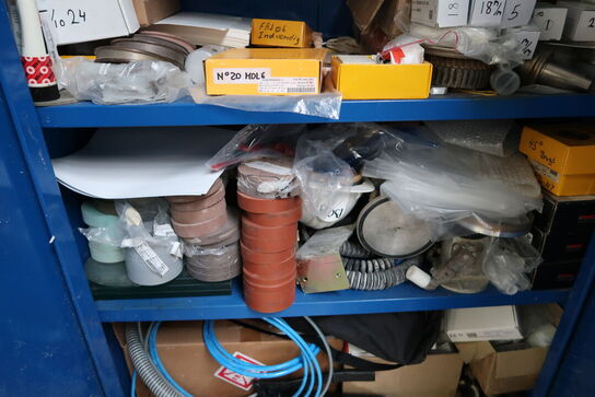 Stålskab med div. Reservedele