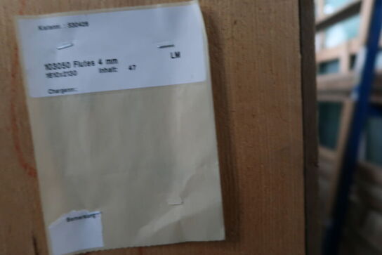 2 stk. opbevaringsstativer med div. Glas