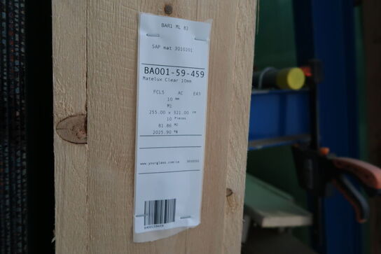 2 stk. opbevaringsstativer med div. Glas