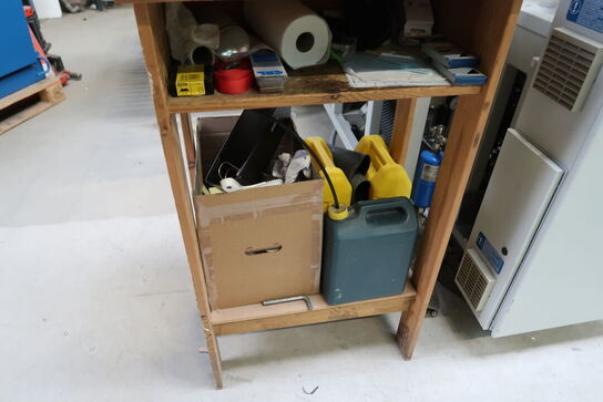 Skrivepult med indhold