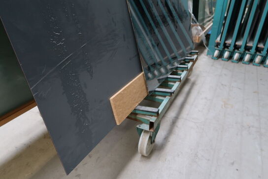 Opbevaringsvogn med div. Glas