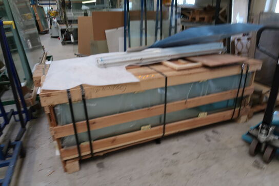 2 stk. opbevaringskasser med div. Glas