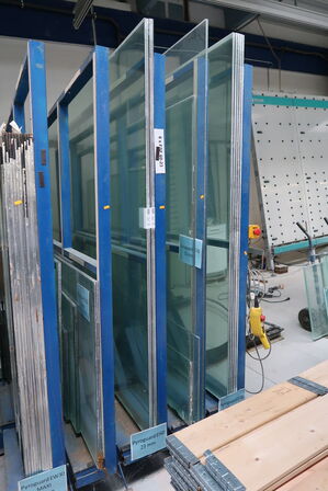 Div. Glas i reolssytem (reolsystem medfølger ikke)