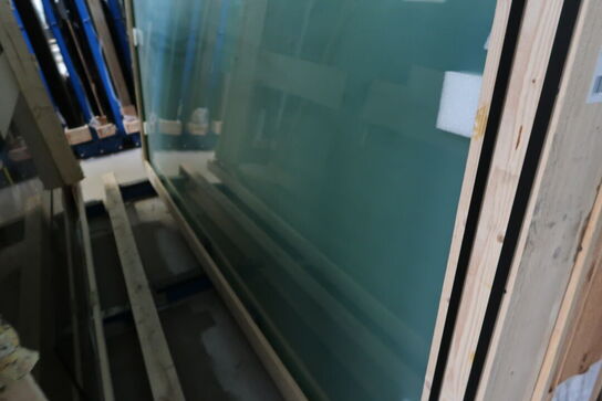 2 stk. opbevaringsstativer med div. Glas