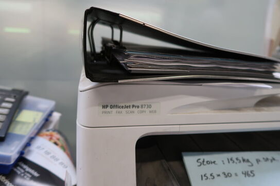 Bord med indhold samt printer HP OfficeJet Pro 8730 m.m.