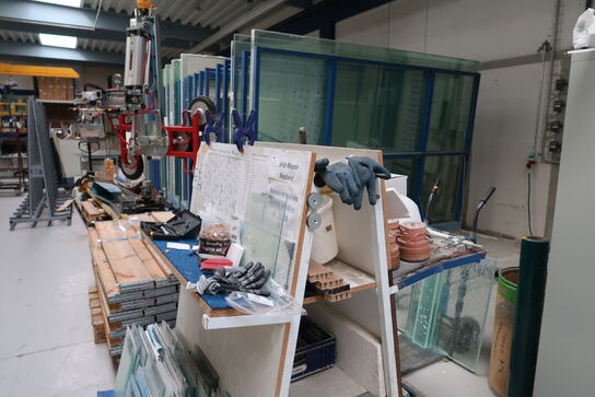 Opbevaringsvogn med div. Glas og værktøj