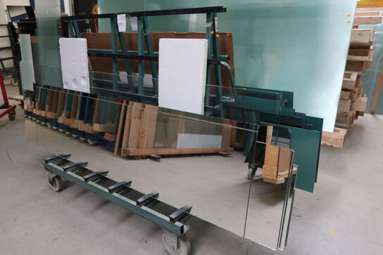 Opbevaringsvogn med div. Glas