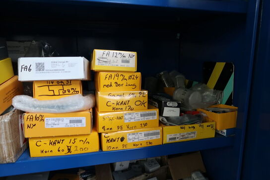 Stålskab med div. Reservedele