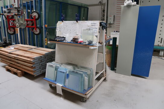 Opbevaringsvogn med div. Glas og værktøj