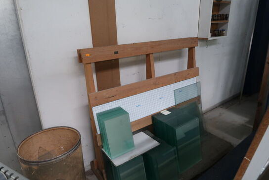 3 stk. opbevaringsstativer med div. Glas