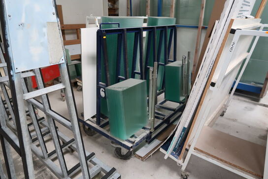 3 stk. opbevaringsstativer med div. Glas