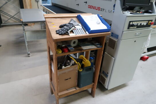 Skrivepult med indhold