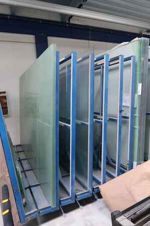 Div. Glas i reolssytem (reolsystem medfølger ikke)