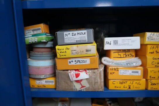 Stålskab med div. Reservedele