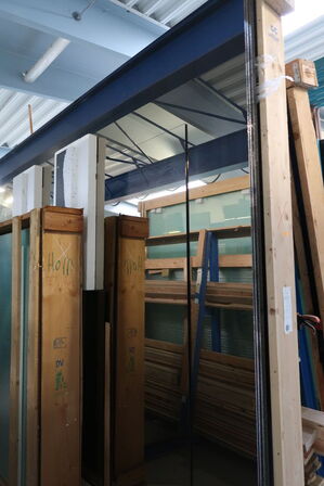 2 stk. opbevaringsstativer med div. Glas