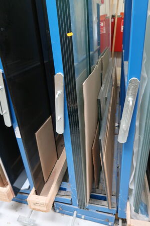 Div. Glas i reolssytem (reolsystem medfølger ikke)