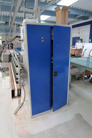 Stålskab med div. varelager