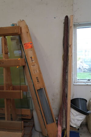 2 stk. opbevaringsstativer med div. Glas