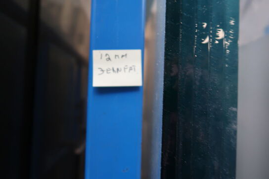 Div. Glas i reolssytem (reolsystem medfølger ikke)