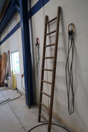 Skovle, stige, kost m.m.