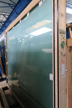 2 stk. opbevaringsstativer med div. Glas