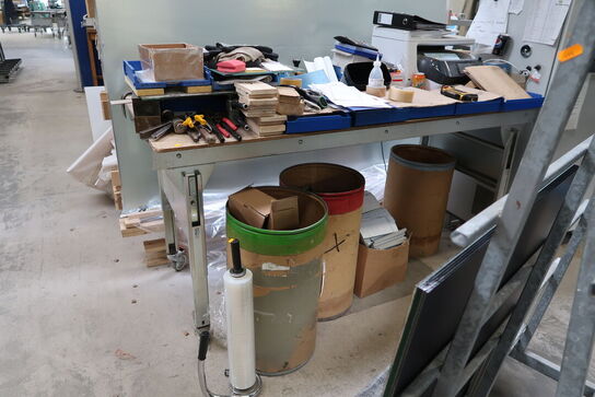 Bord med indhold samt printer HP OfficeJet Pro 8730 m.m.